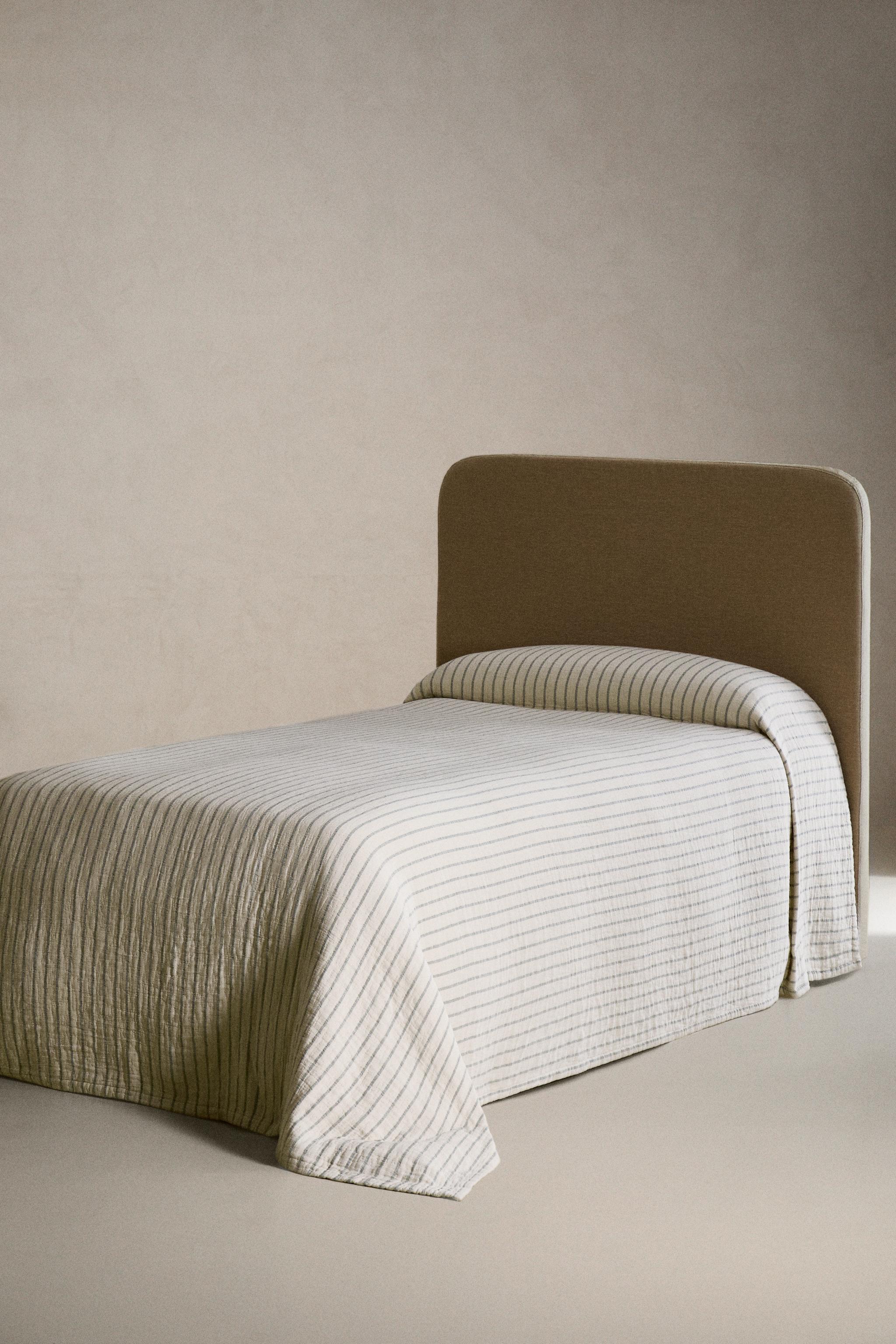 CHILDREN'S STRIPED MUSLIN BEDSPREAD